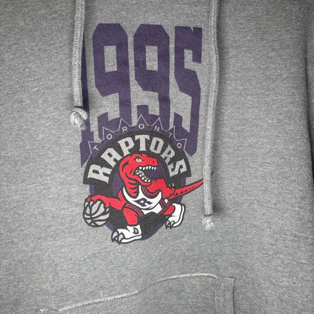 Mitchell & Ness Toronto Raptors 1995 Hoodie – Vintage NBA Streetwear - Picture 3 of 7